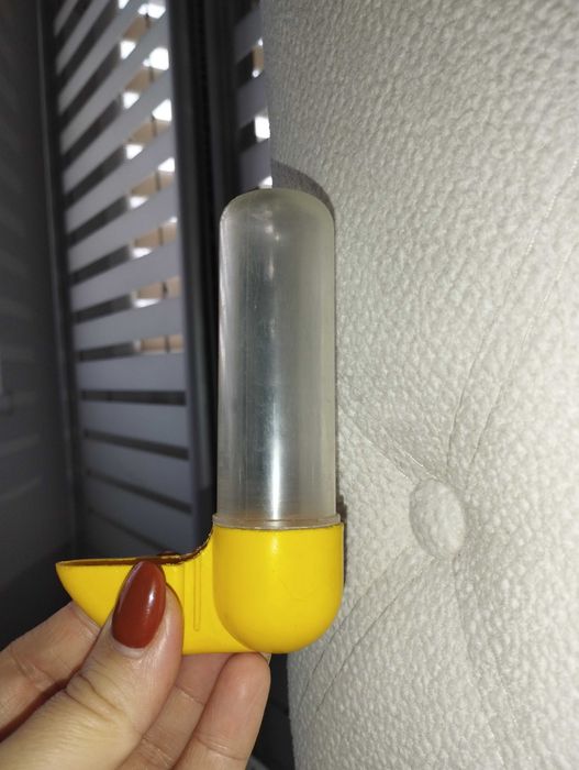 Поїлка для папуги