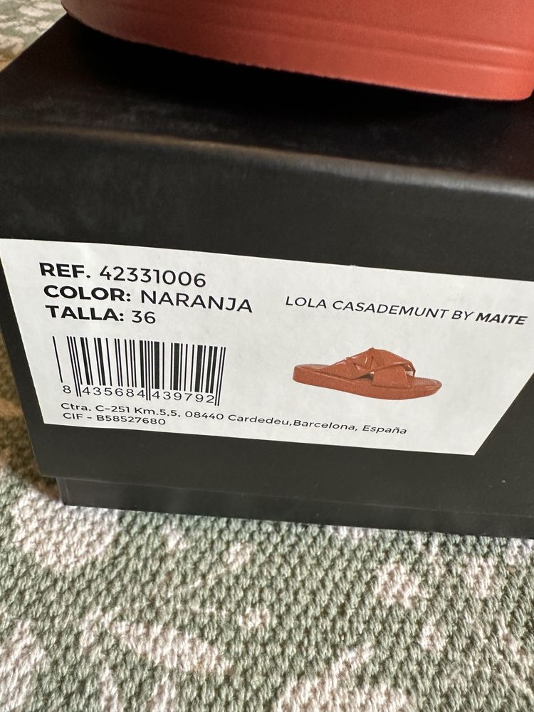 Chinelos laranja escuro Lola Casademont novos