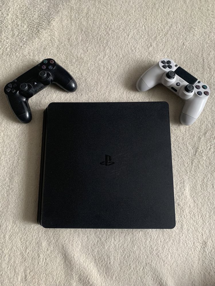 Playstation 4 slim (ps4 slim) в хорошем состоянии