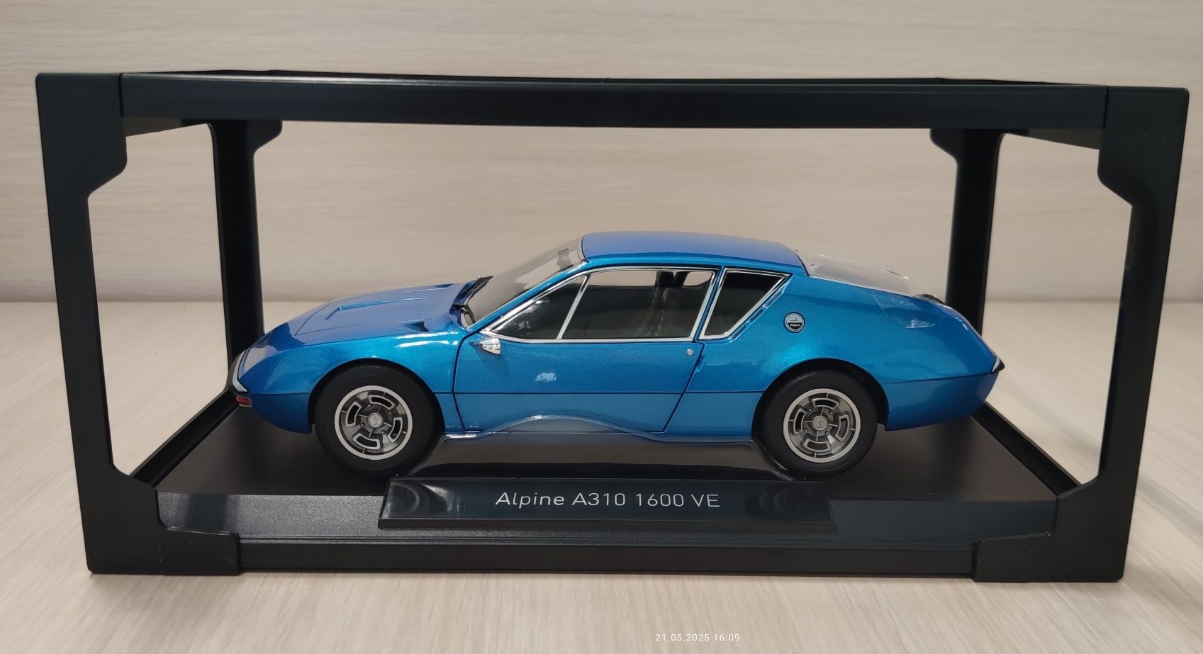 Alpine A 310  1600 VE z 1972 roku  1:18 Norev