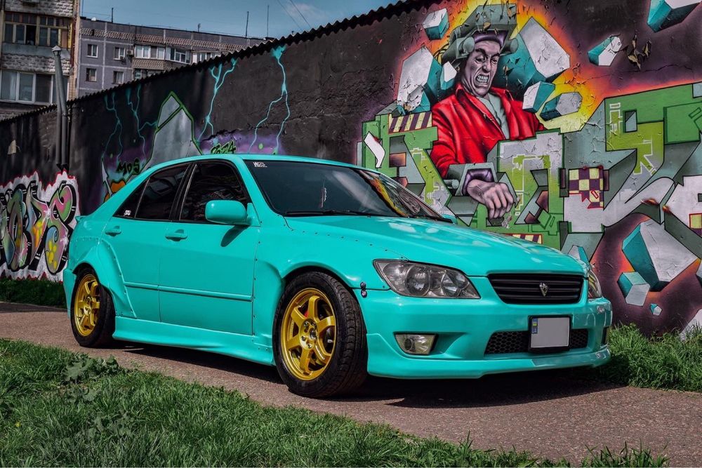 Lexus is 200/altezza