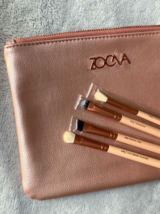 Zestaw pędzli do makijażu z kosmetyczką