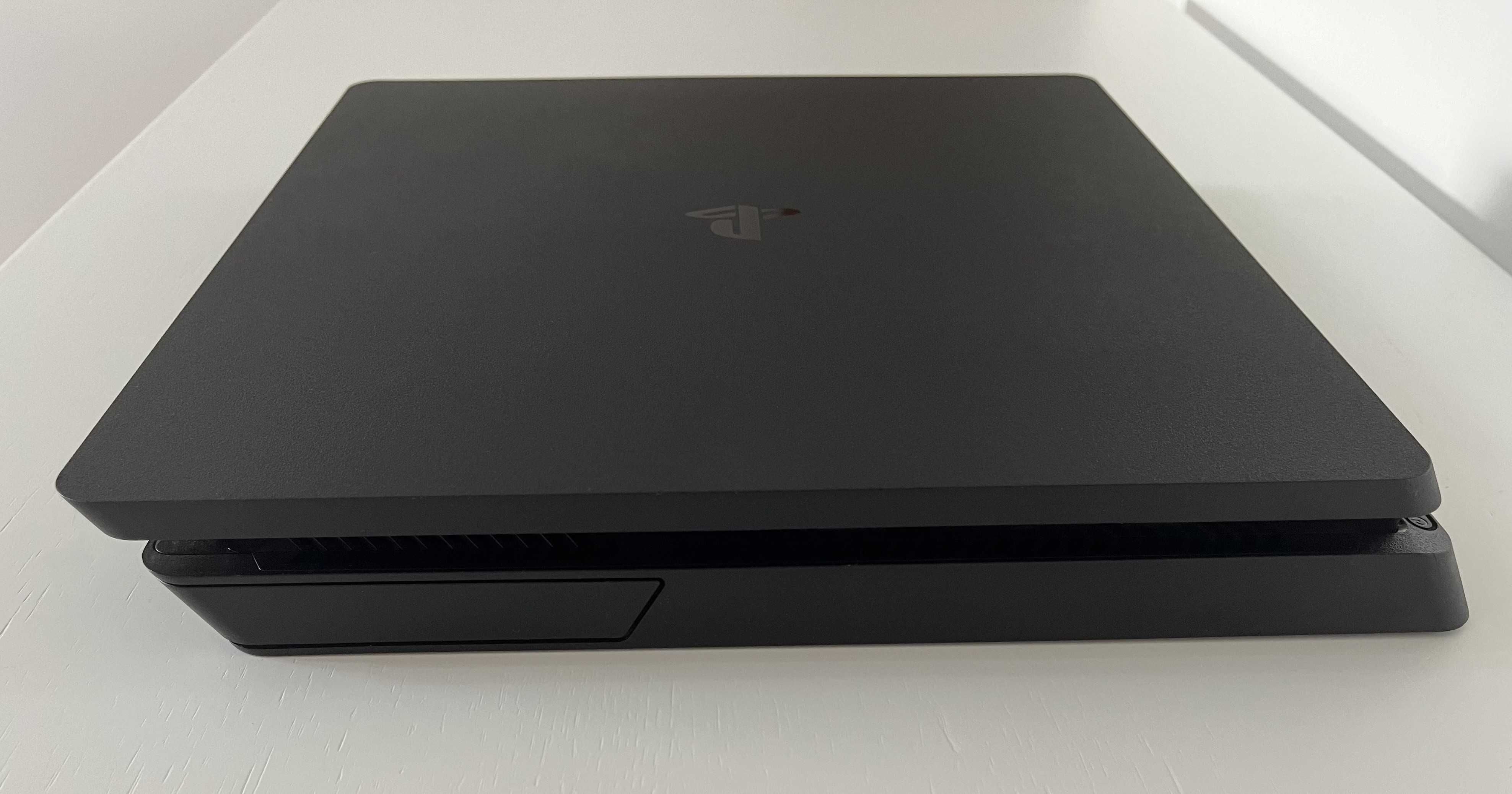 PlayStation 4 | Comando PS4 | PS4 | Slim | 500GB | Preta | Semi-nova