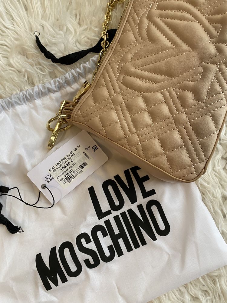 Mala bege, Love Moschino