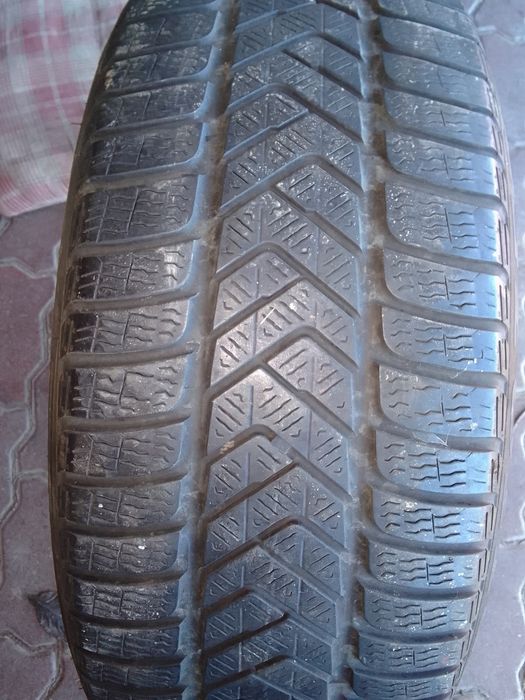 Opona zimowa 255/45r19 PIRELLI 2022r