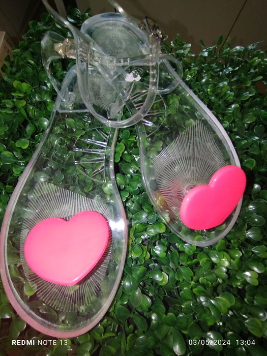 Sandálias novas  tamanho 37