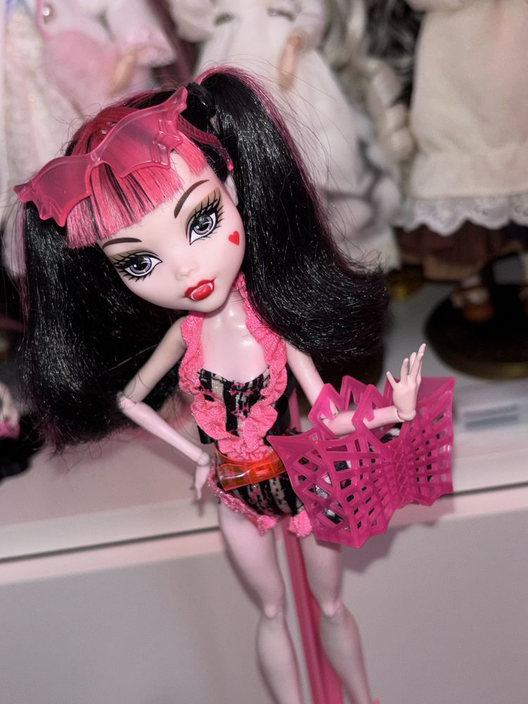 Дракулаура монстер хай monster high свім клас