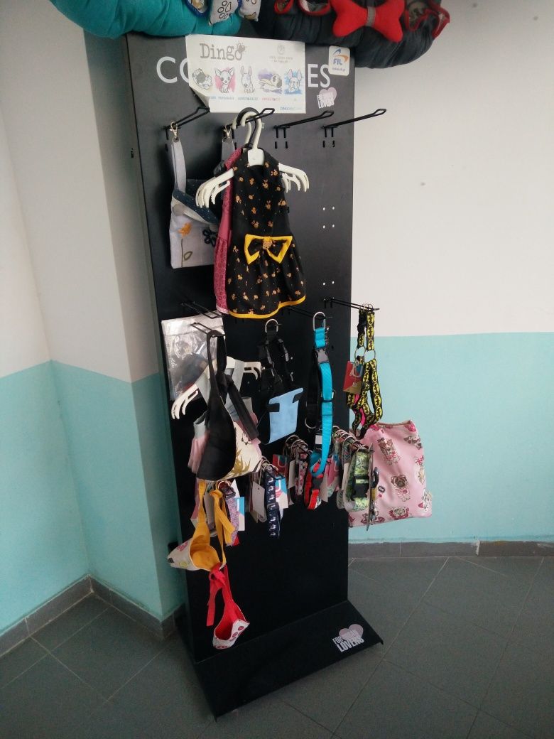 Expositor Roupas em Metal (produtos não incluídos)