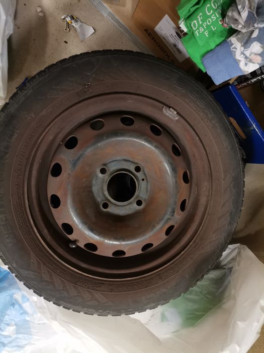 Sprzedam opony z felgami z Peugeot 206