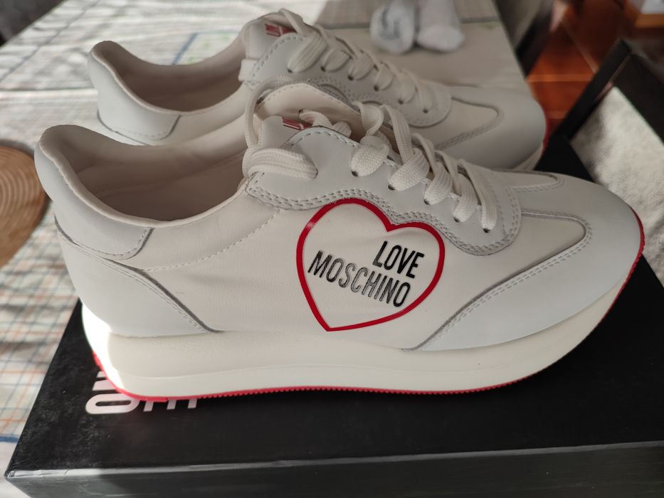 Tênis Love Moschino novos