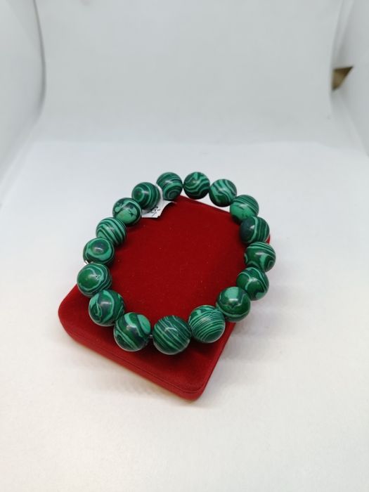 Bransoletka na gumce z malachitami
