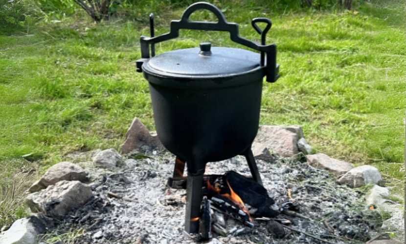 Kociołek żeliwny 8L do pieczonek i gulaszu żeliwny garnek ogrodowy HIT