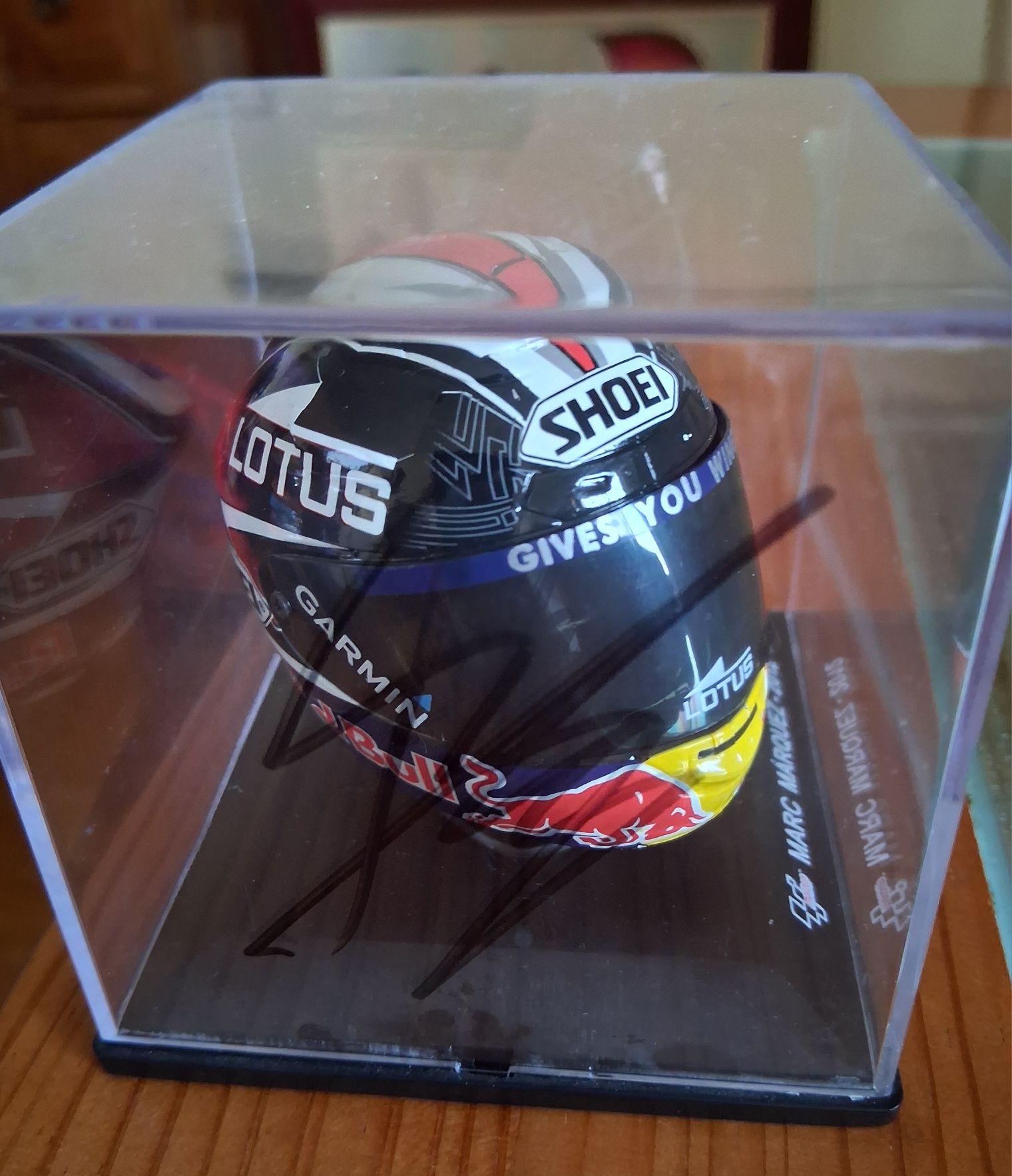 Capacete miniatura com autógrafo de Marc Marquez