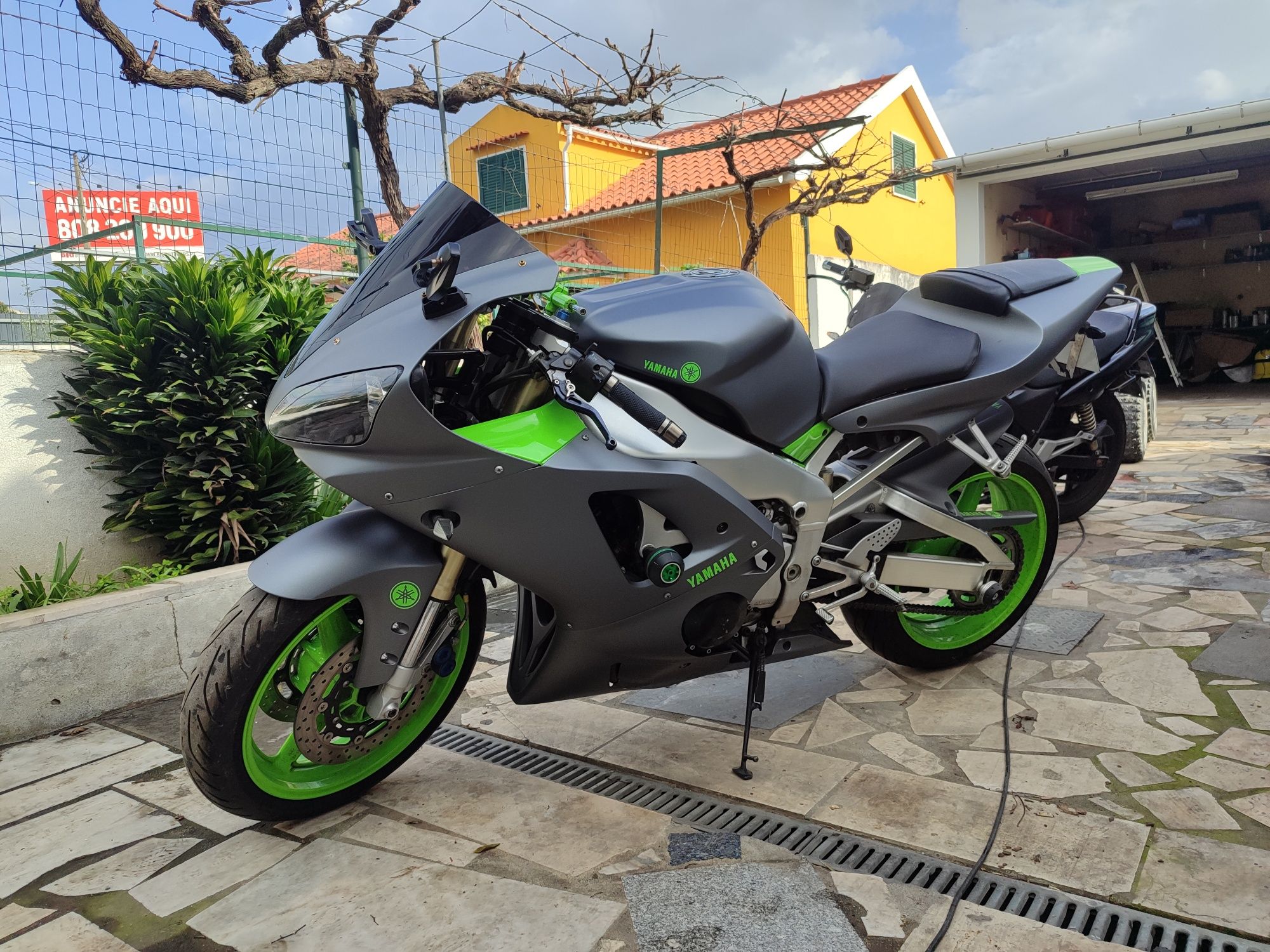 Yamaha YZF R1 R413