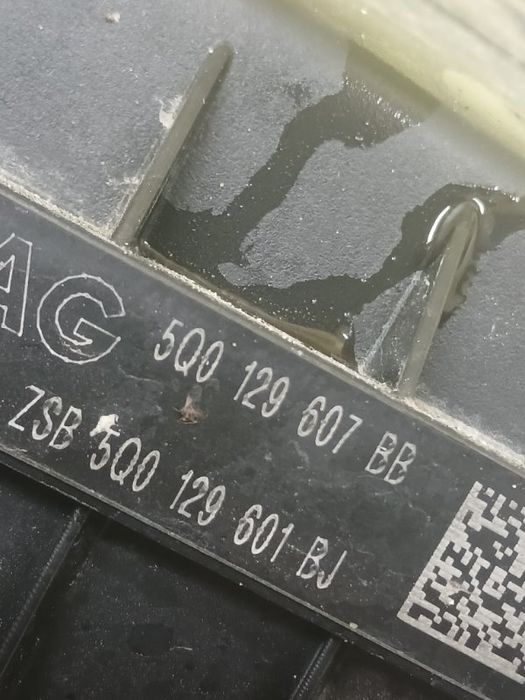 Корпус воздушного фильтра Audi Q3 2021