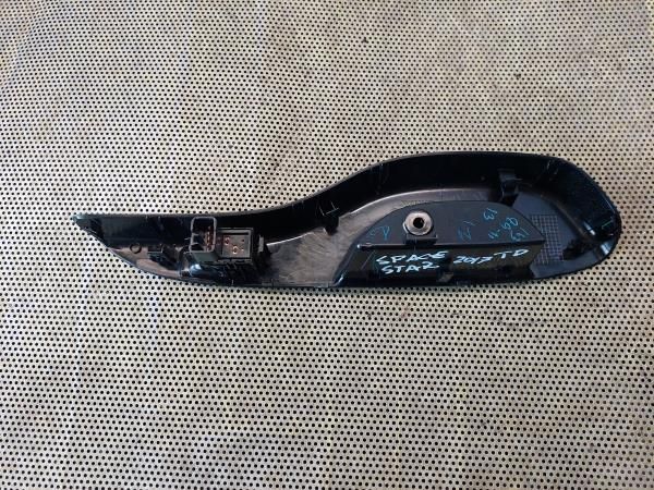 Comando / botão / interruptor vidros trás direito MITSUBISHI Space Sta