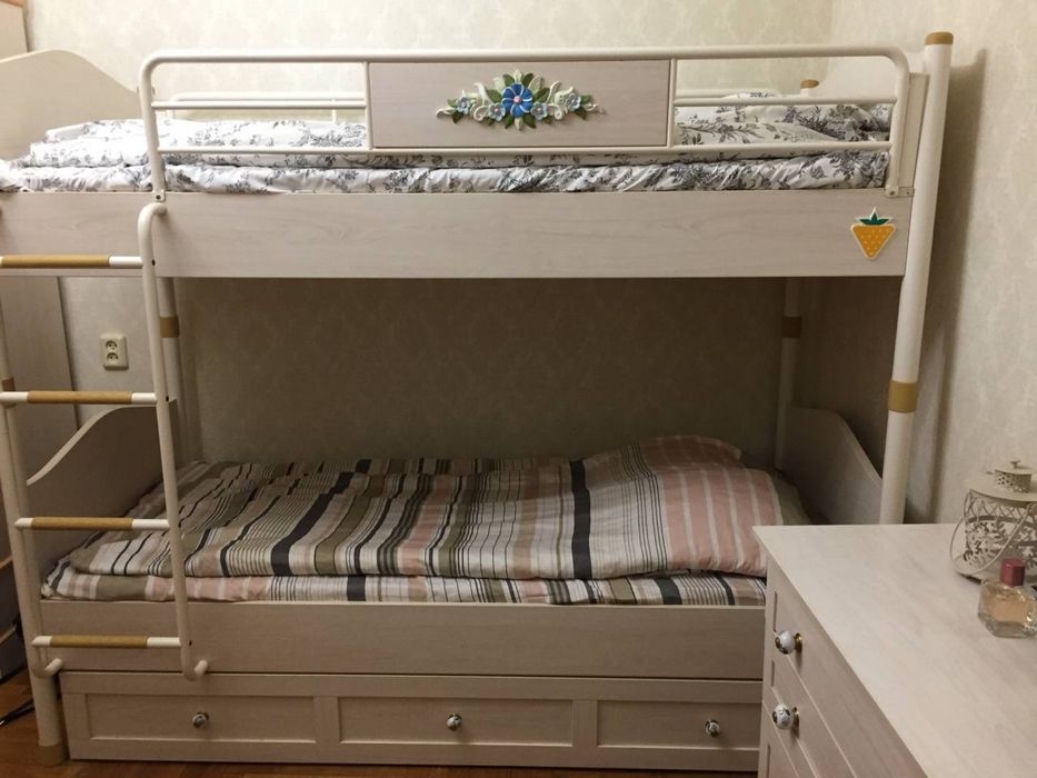 Продам кровать двухярусную