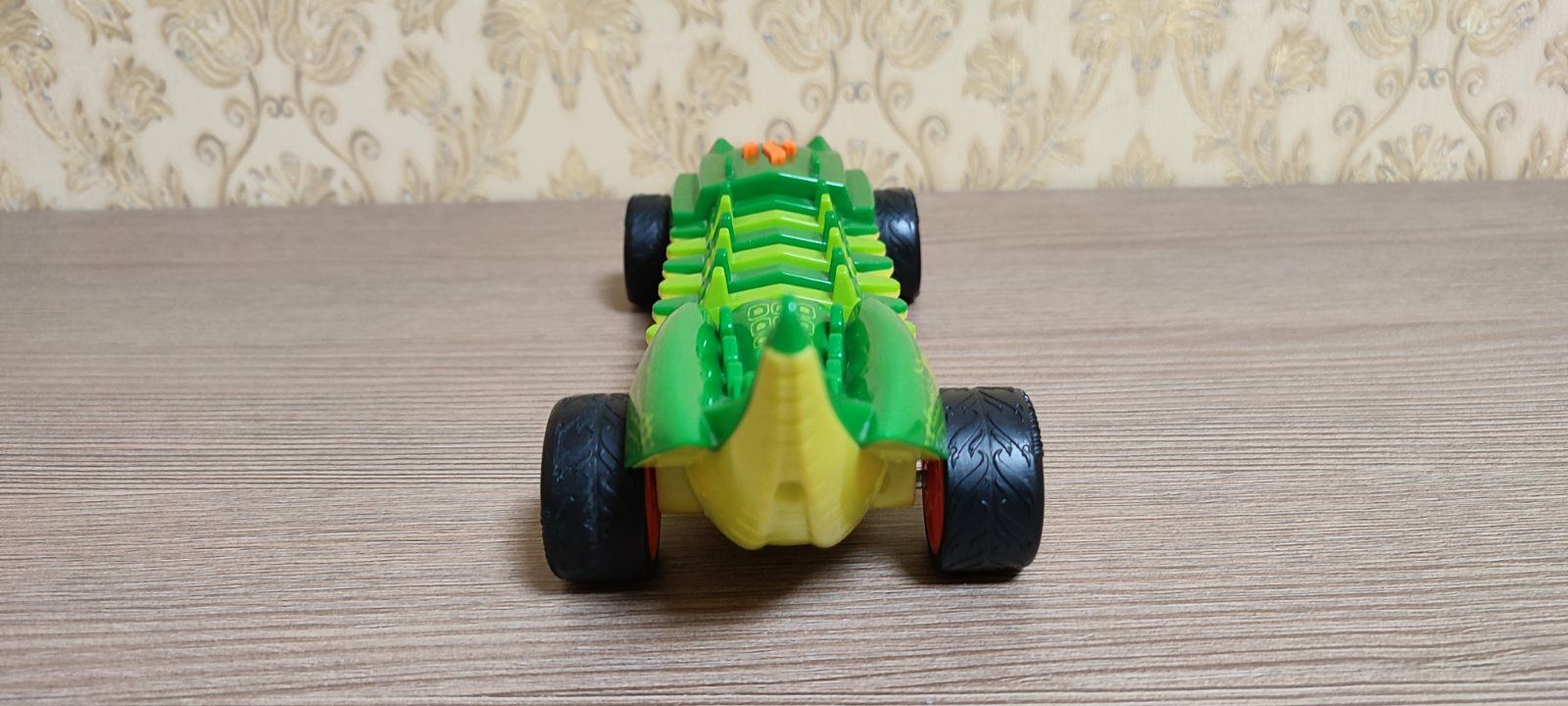 Hotwheels Машинка мутант велика Hotwheels commander Croc