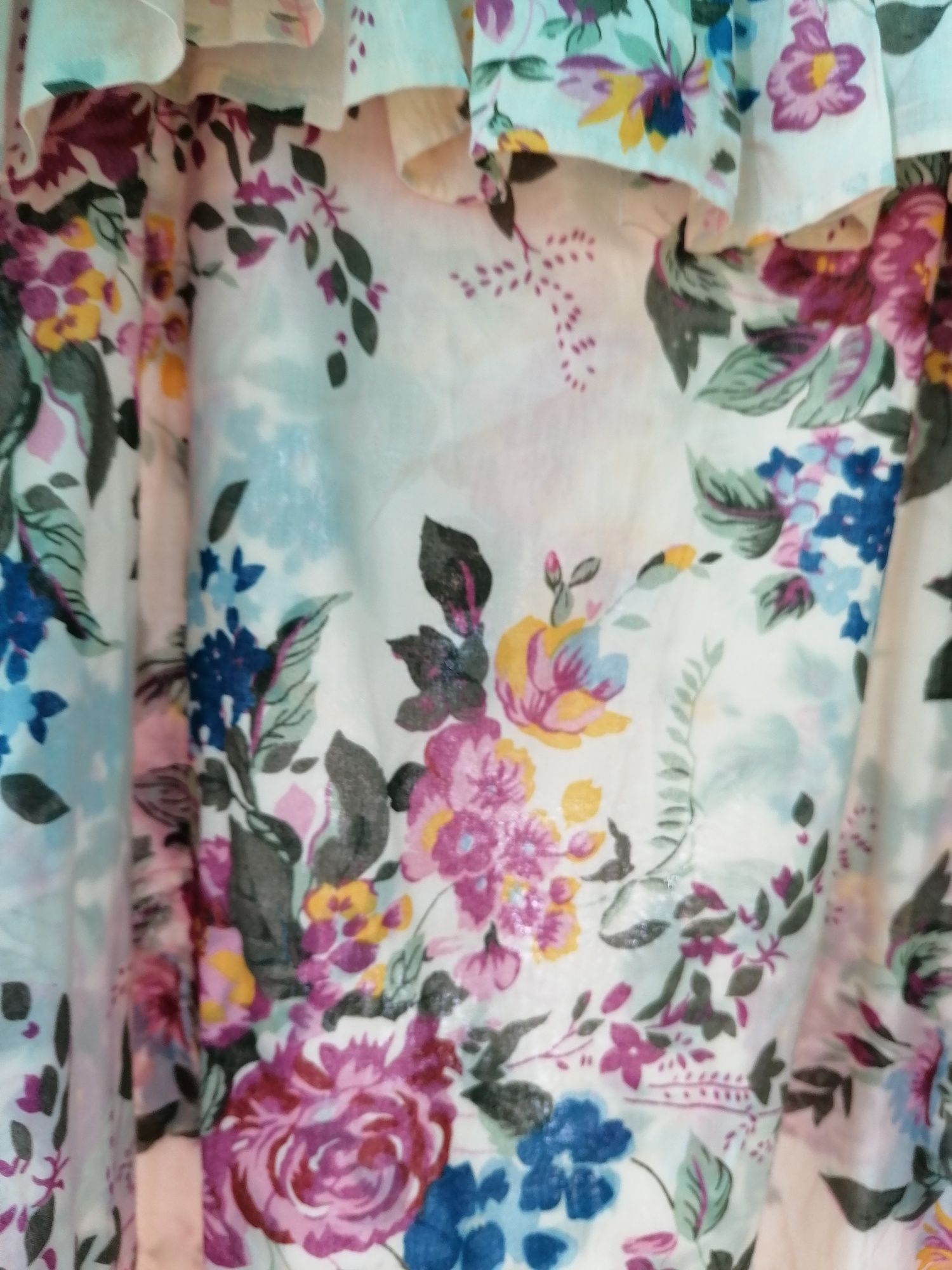 Blusa floral com folho