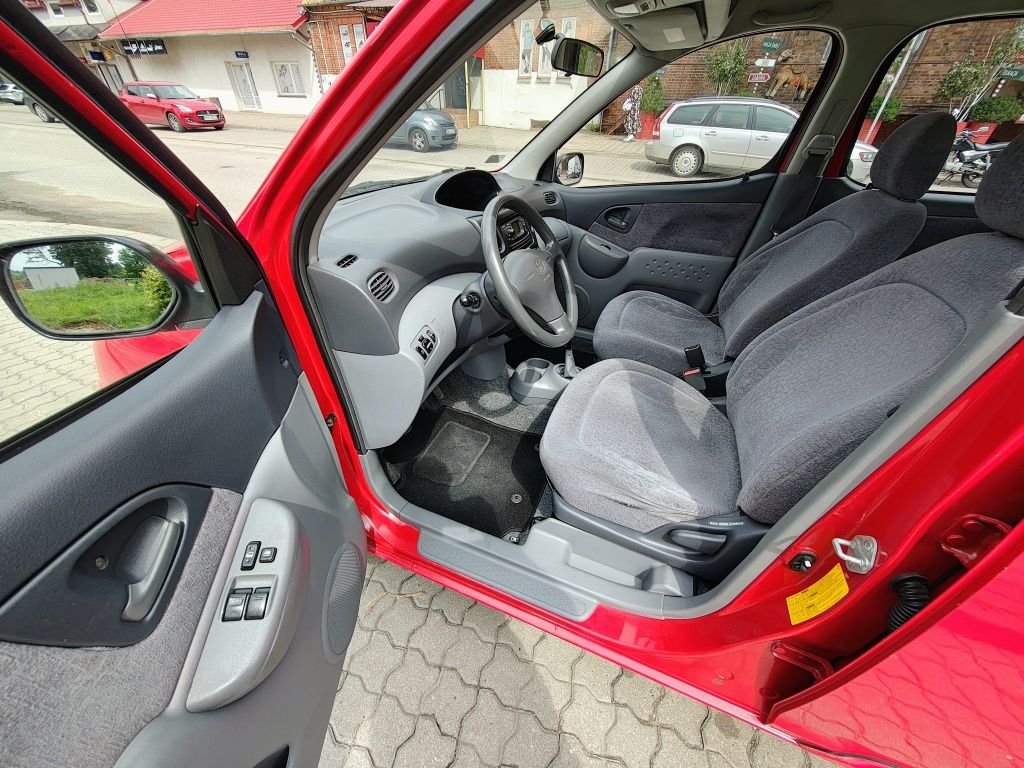 Toyota Yaris Verso mini Van 183000km