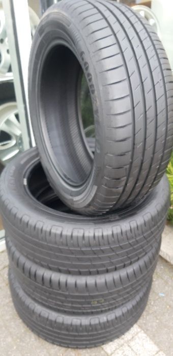 215/55R17 94V Goodyear Efficient Grip Performance lato komplet