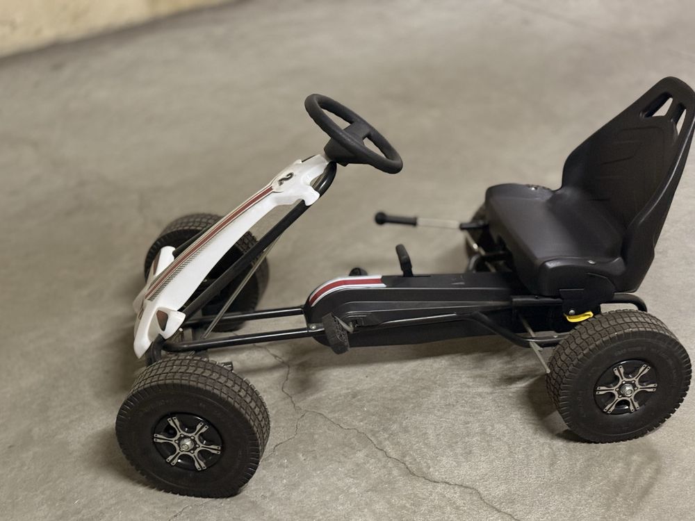 Kart de criança a pedais
