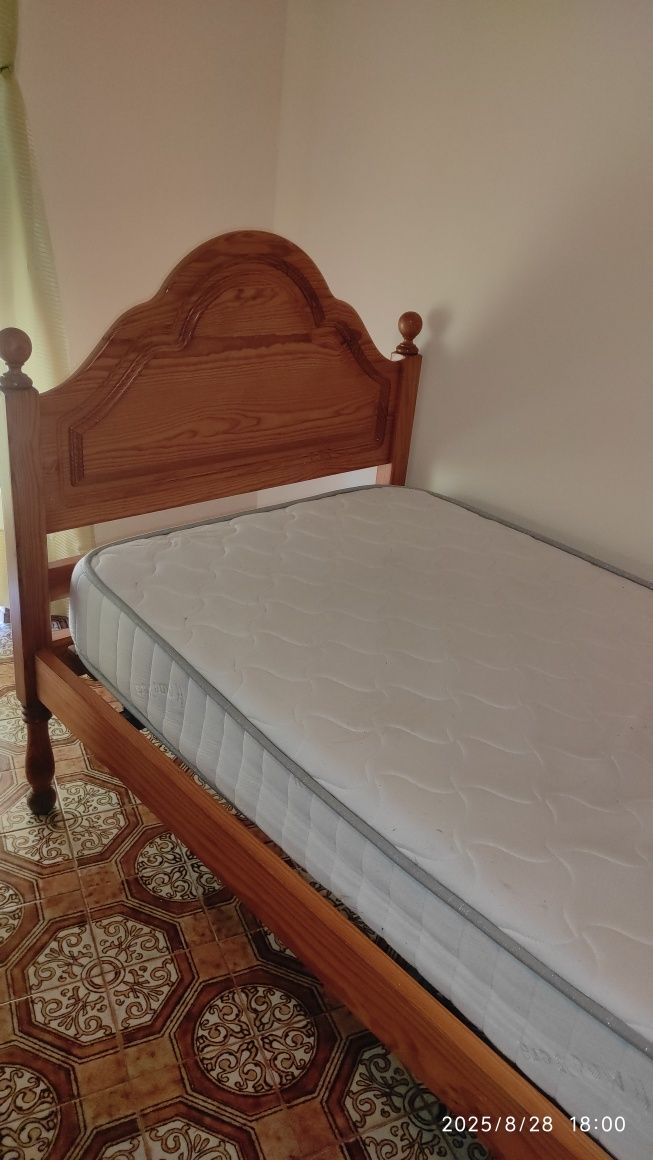 Cama de  solteiro com colchão