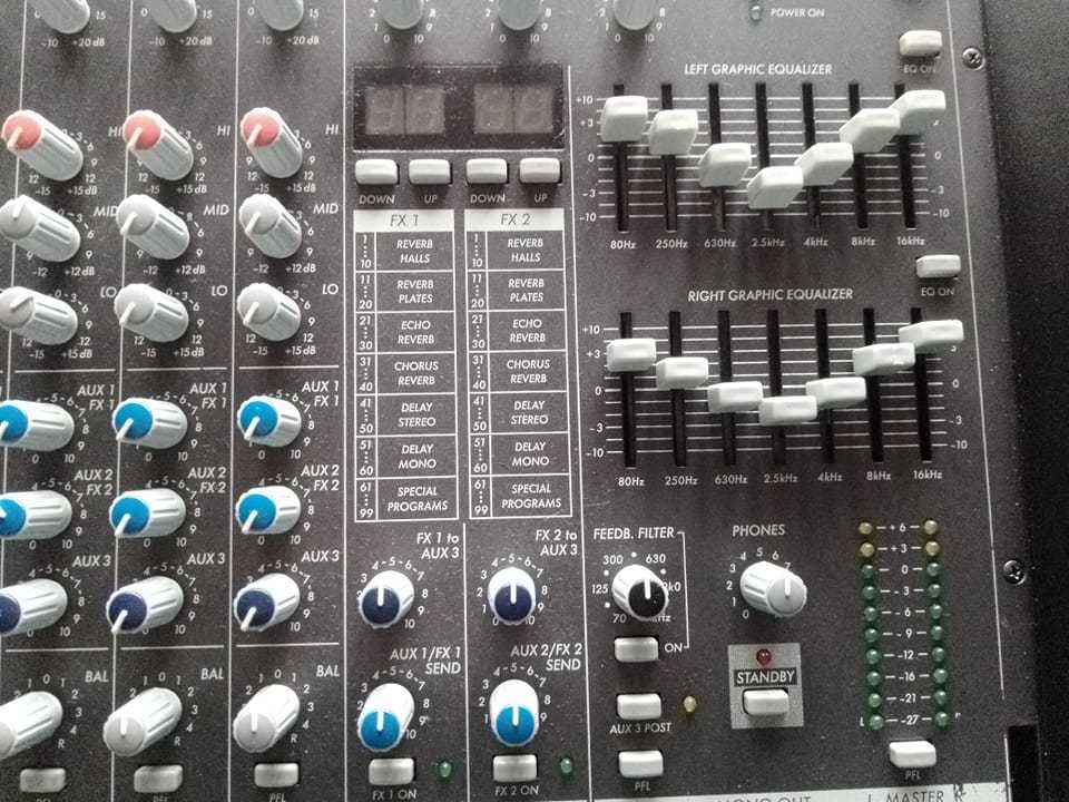 PA dynacord 2 colunas + mesa amplificada mega pechincha
