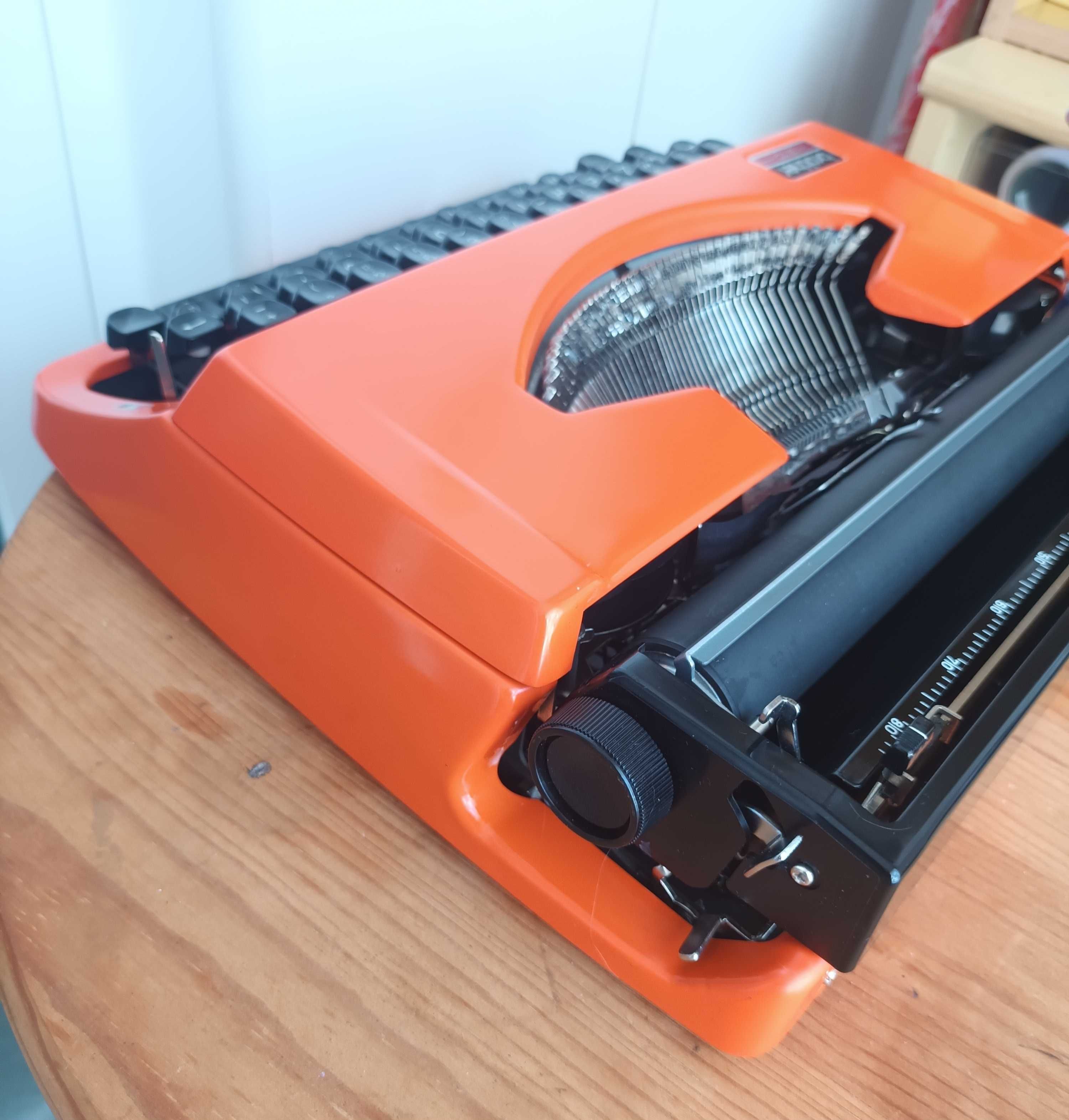Máquina de escrever Brother 210 laranja