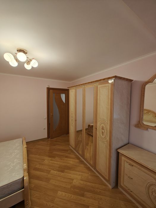 Продаж 2 кімнатна. Вул. Коновальця