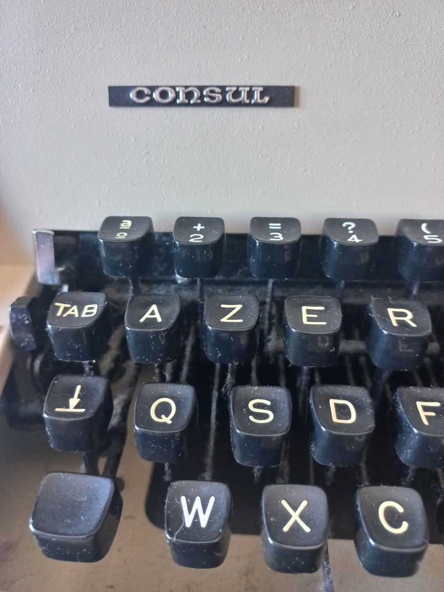 Máquina de escrever "consul"