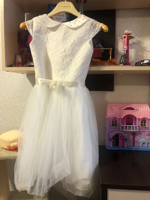 Продам святкову  сукню для дівчинки