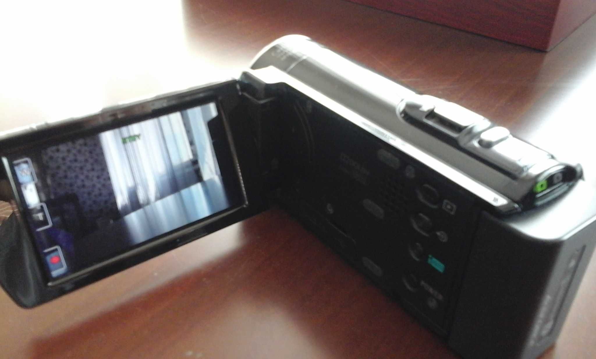 Видеокамера  SONY  HDR CX150E