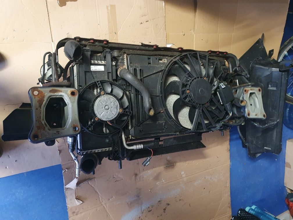 Pas przedni (Nowa CENA)z chłodnicami focus mk3 10/14 1.0 EB