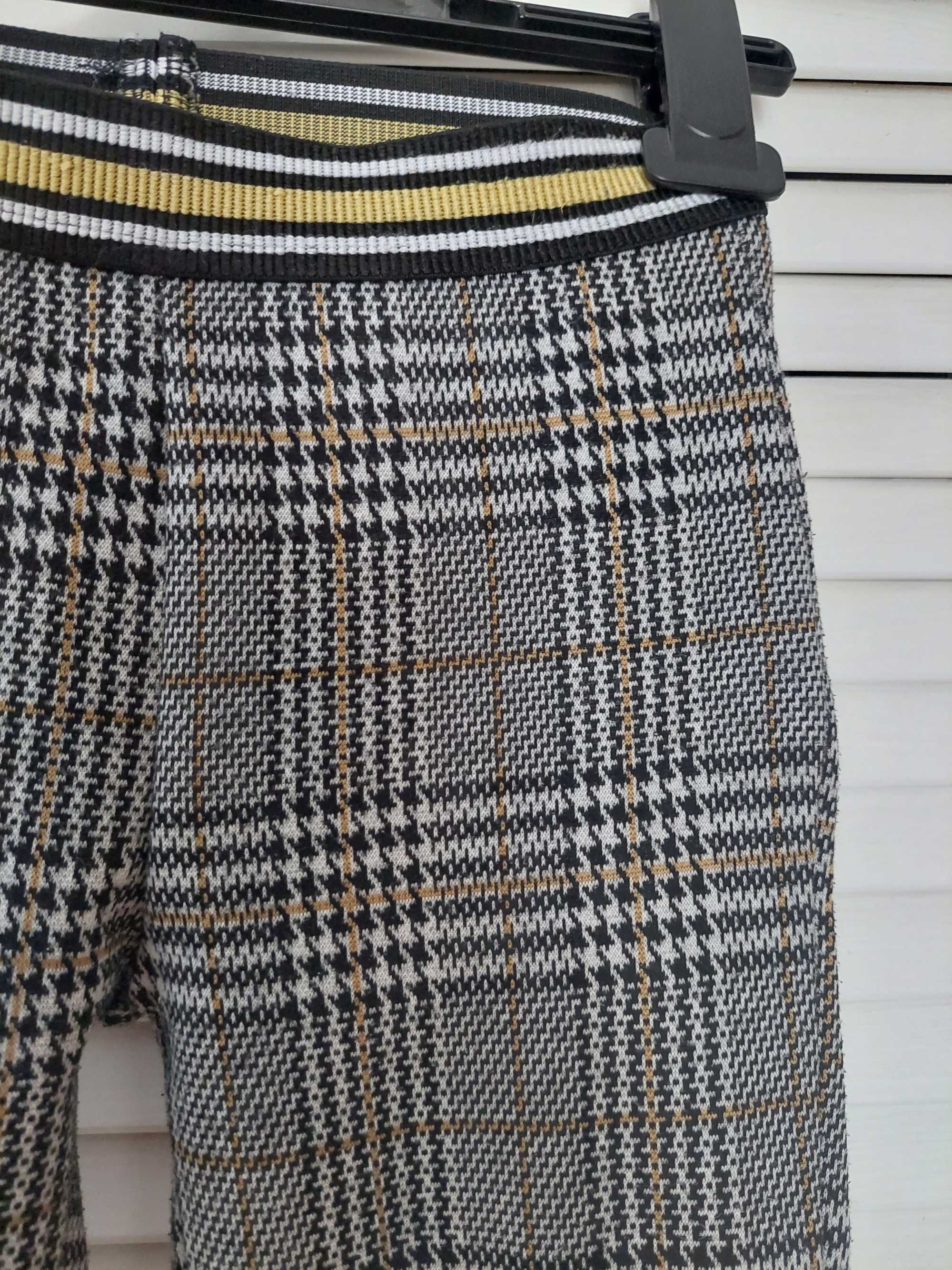 Reserved legginsy w kratke r.128