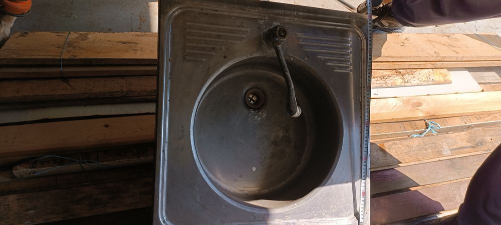 Мойка кухонная в хорошем состоянии