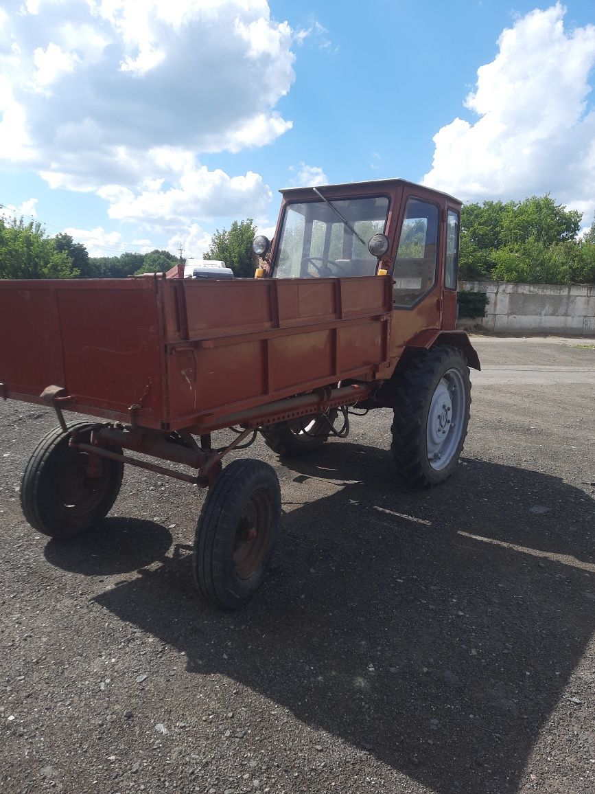 Продавм трактор т 16