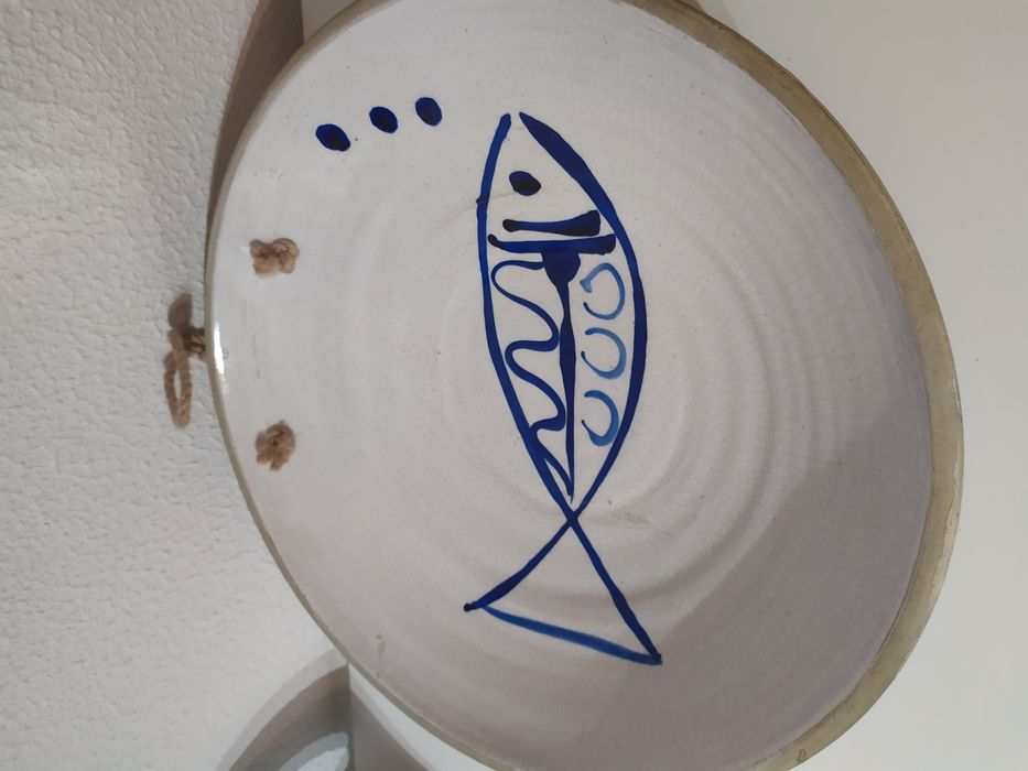 Peças/pratos/Taças decorativas, em faiança para pendurar