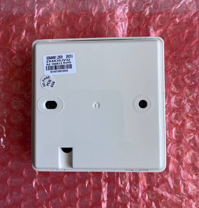 Оригінальні настінні контролери Cooper&Hunter — моделі XK117 і XK60.