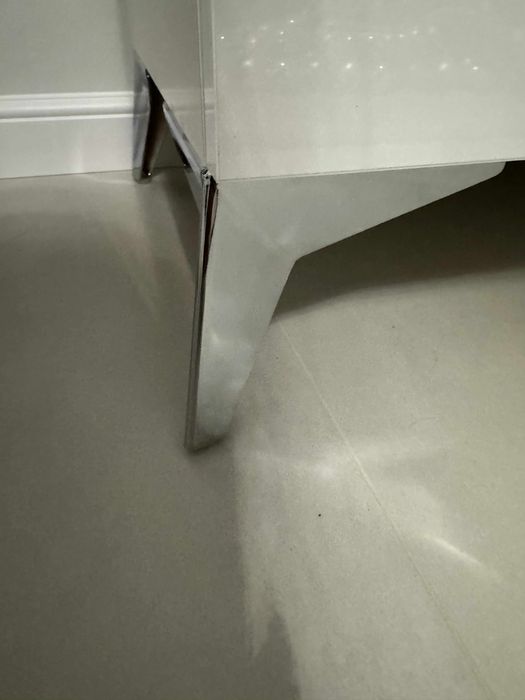 Komoda biała połysk lustro srebro