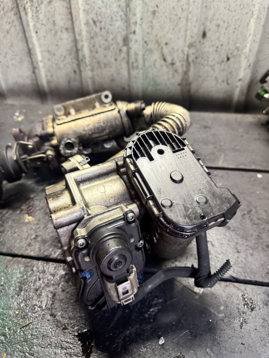 Дросельна заслінка Renault Laguna III Trafic Opel Vivaro 2.0 dci