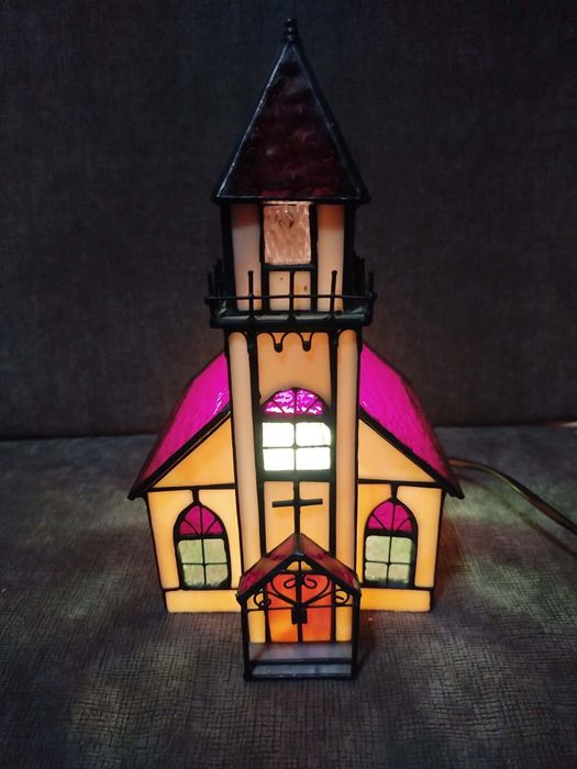 Lampka witrażowa kościół podświetlana