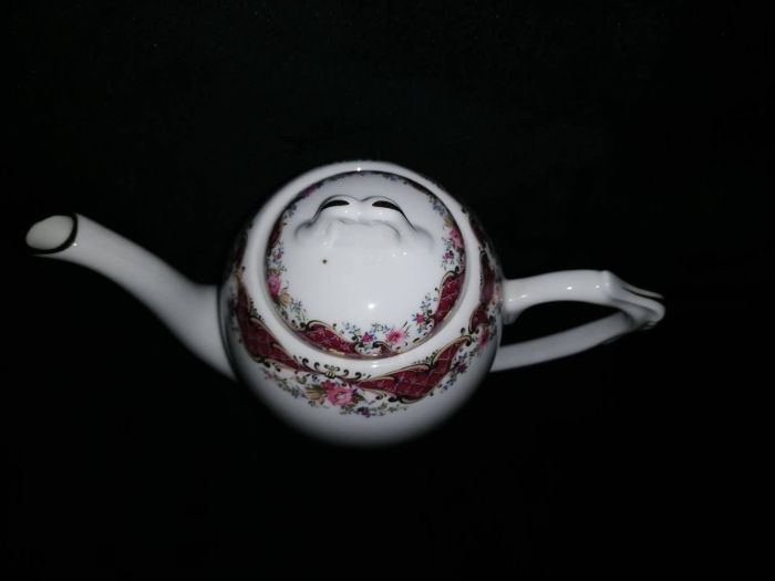 Bule de chá da marca M.A.B.A Porcelanas - como novo