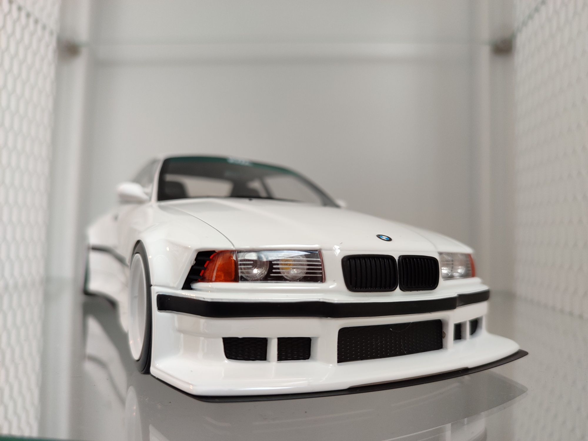 Bmw E36 edição especial Ottomobile número 580