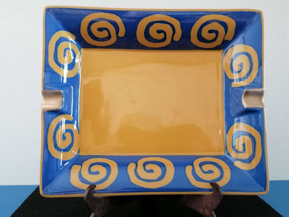 Cinzeiro retangular em loiça Limoges, França.
Collection L`ETHNIQUE