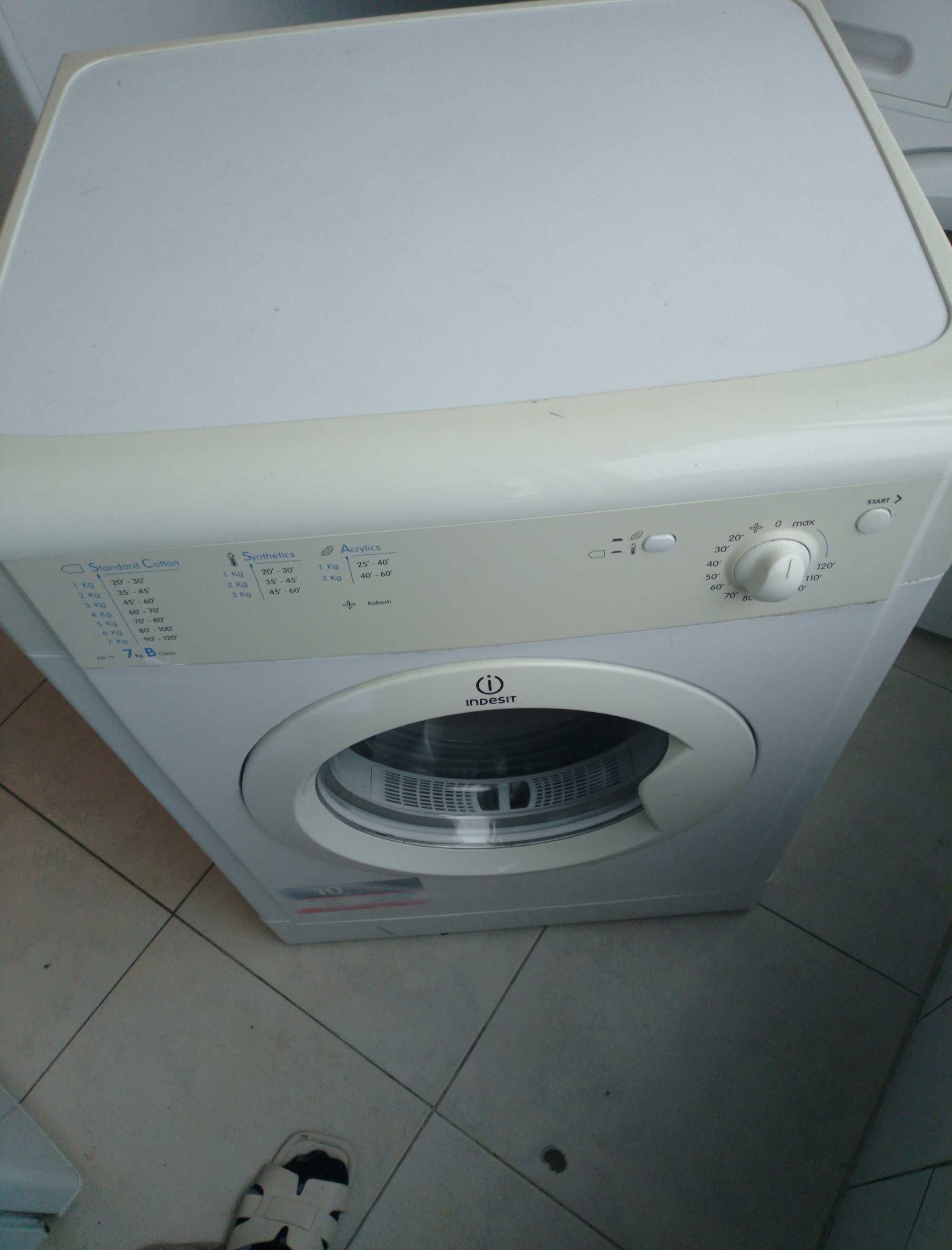 Máquina de secar roupas