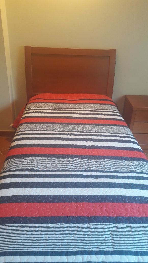 Cama solteiro  com colchão