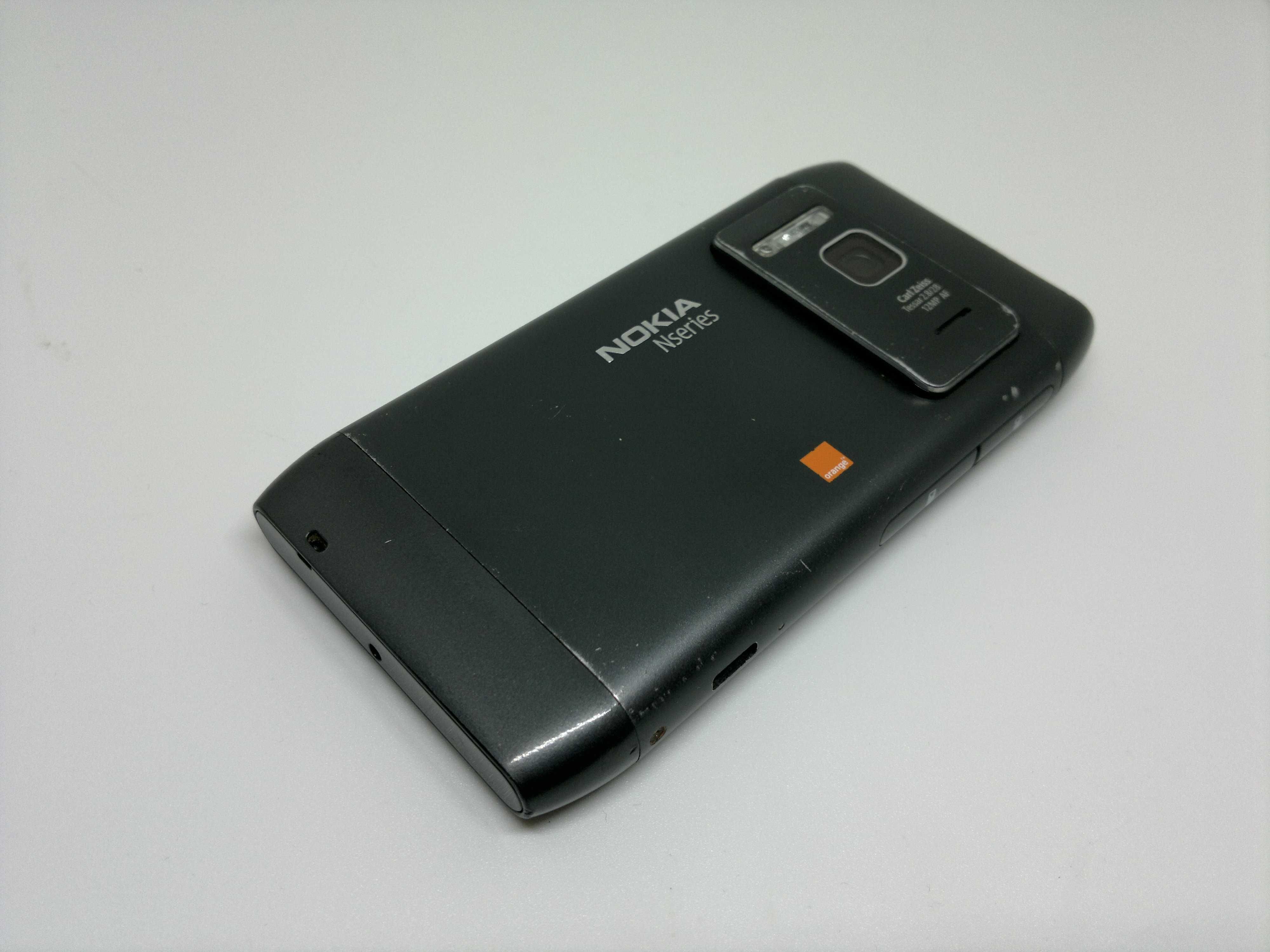 Kultowy Telefon Nokia N8 (Transmiter FM, Symbian Belle, Aparat 12 mpx)