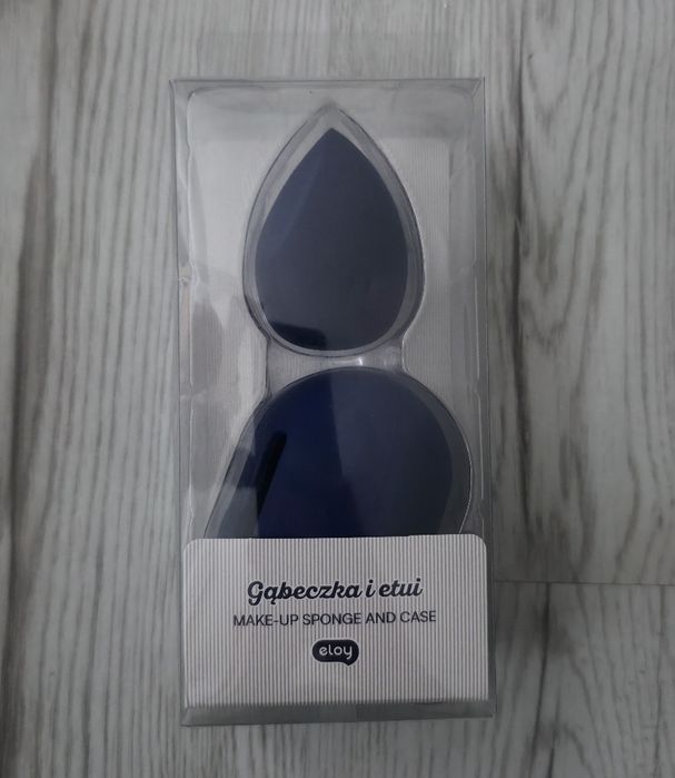 Gąbeczka do makijażu w etui nowa