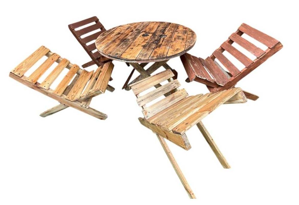 Artesanato , mesa com 4 cadeiras rebativeis